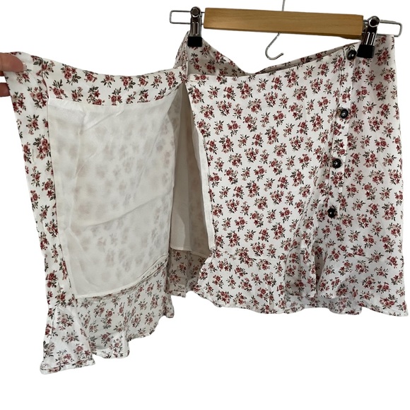 Hollister Ultra High Rise Skirt Size M - Picture 4 of 10